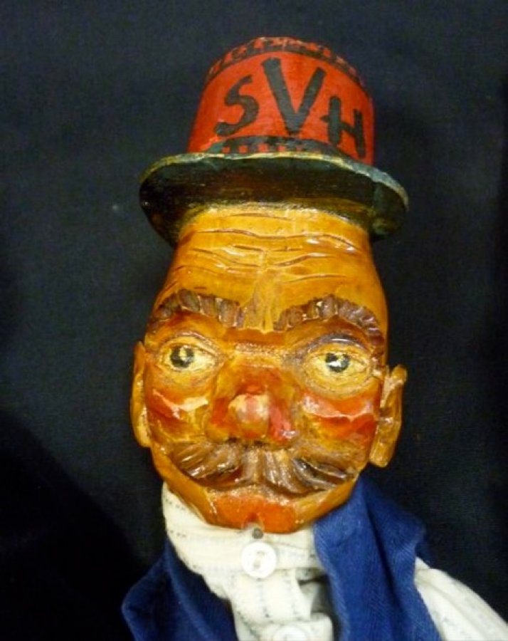 german handcarved wooden puppets  Picture