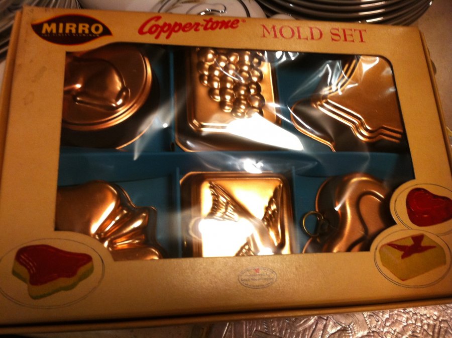 What's 'Mirro copper tone mold set 2007cm' Worth? Picture