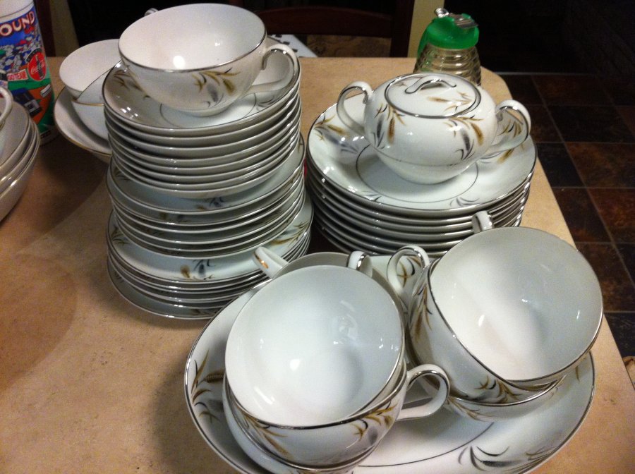 What's 'DW fine china' Worth? Picture