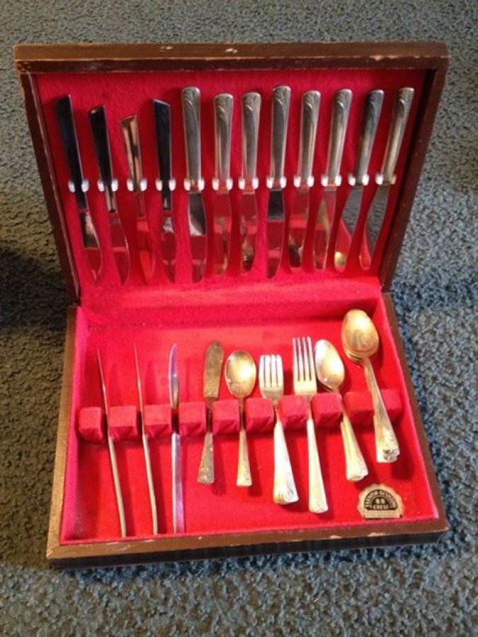 What's 'old embassy silver plate 8 piece flatware set in wooden case from International Silver Company' Worth? Picture 1