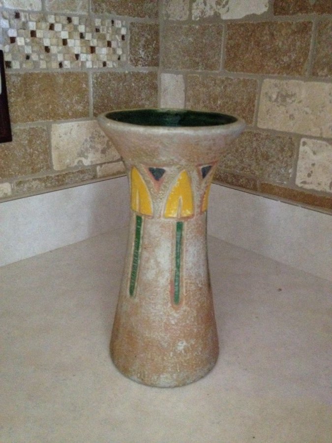 What's 'Ceramic vase' Worth? Picture