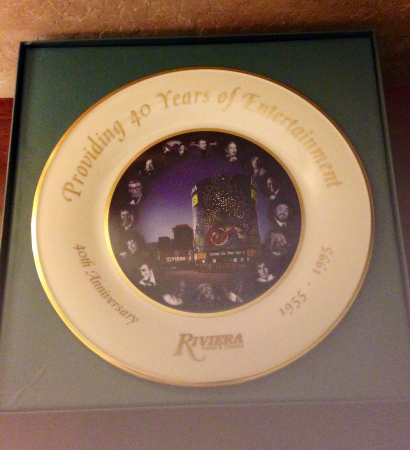 What's '40th anniversary Riviere Hotel and Casino gold trimmed Lenox No.1-300 collectors edition' Worth? Picture 1