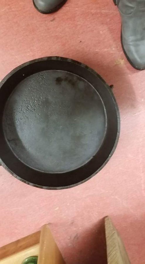 What's 'fair day & D. Klyne cast  iron dutch oven' Worth? Picture