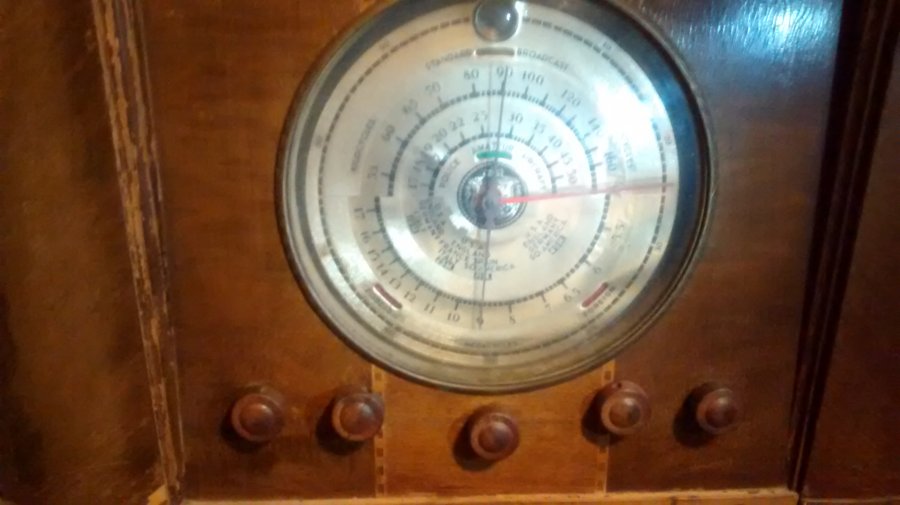 What's 'Fedral stand radio ' Worth? Picture 3