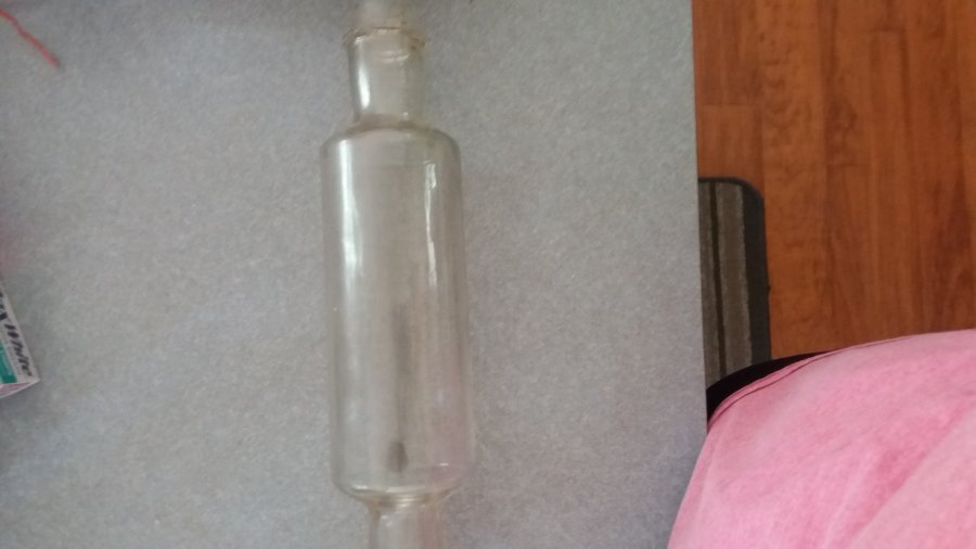 What's 'Glass rolling pin thats been in the family for 5 generations ' Worth? Picture 2