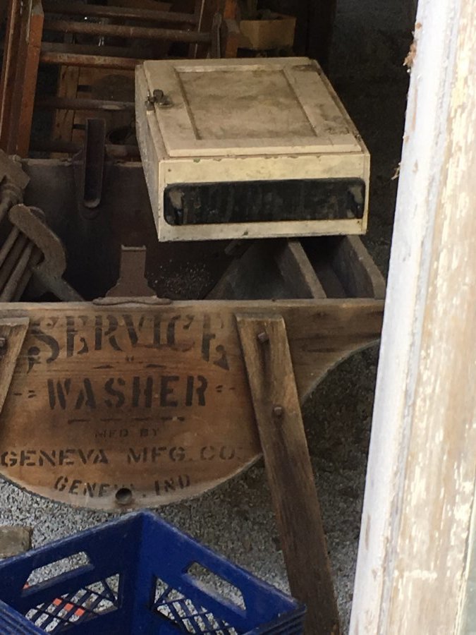 What's 'Wood service washer Geneva Mfg Co Geneva, IN' Worth? Picture 1