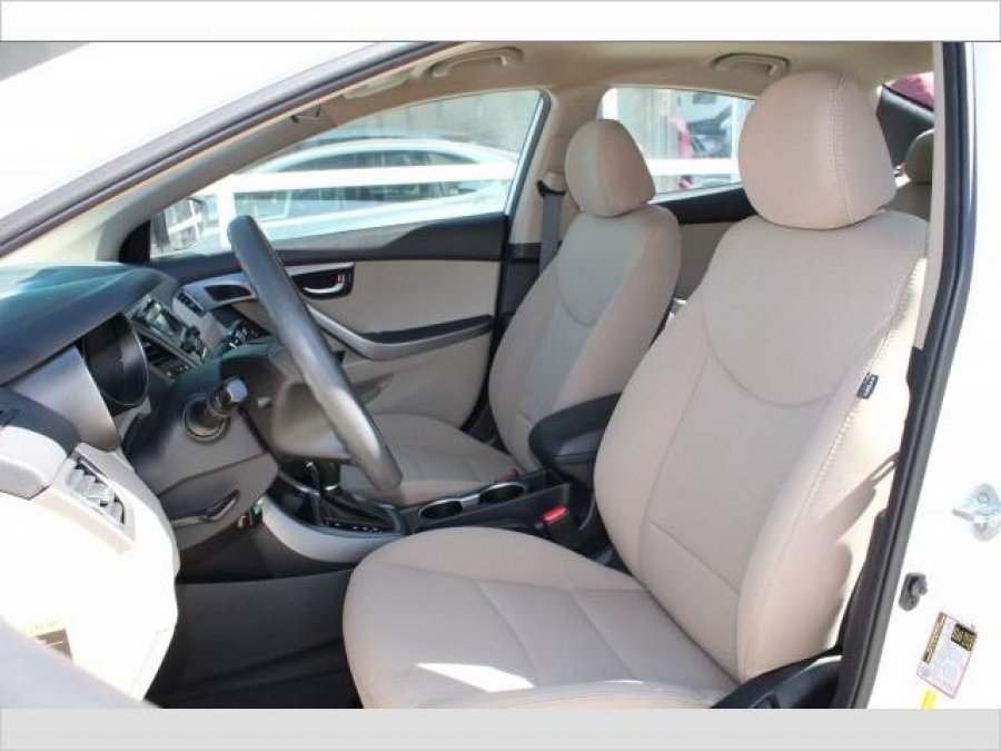 2016 Hyundai Elantra  fully option Picture 3