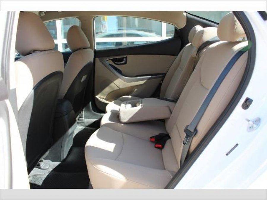 2016 Hyundai Elantra  fully option Picture 4