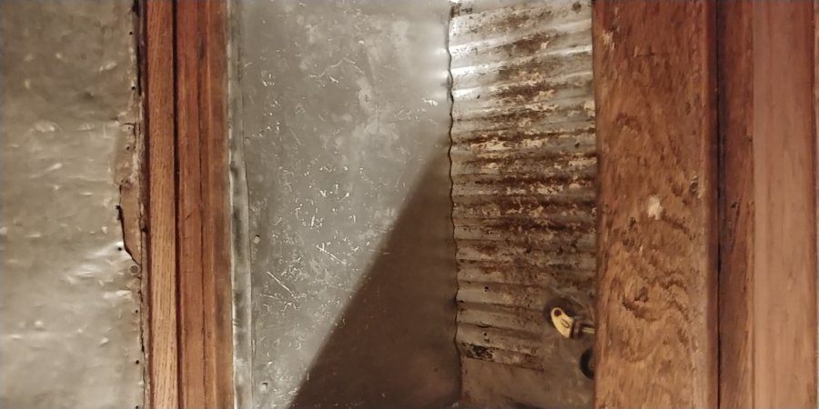What's 'Antique Ice Box' Worth? Picture