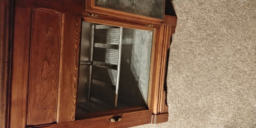 What's 'Antique Ice Box' Worth? Picture 3