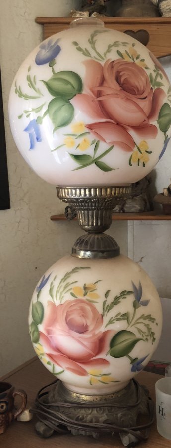 What's ' Gone with the wind lamps  Antique' Worth? Picture